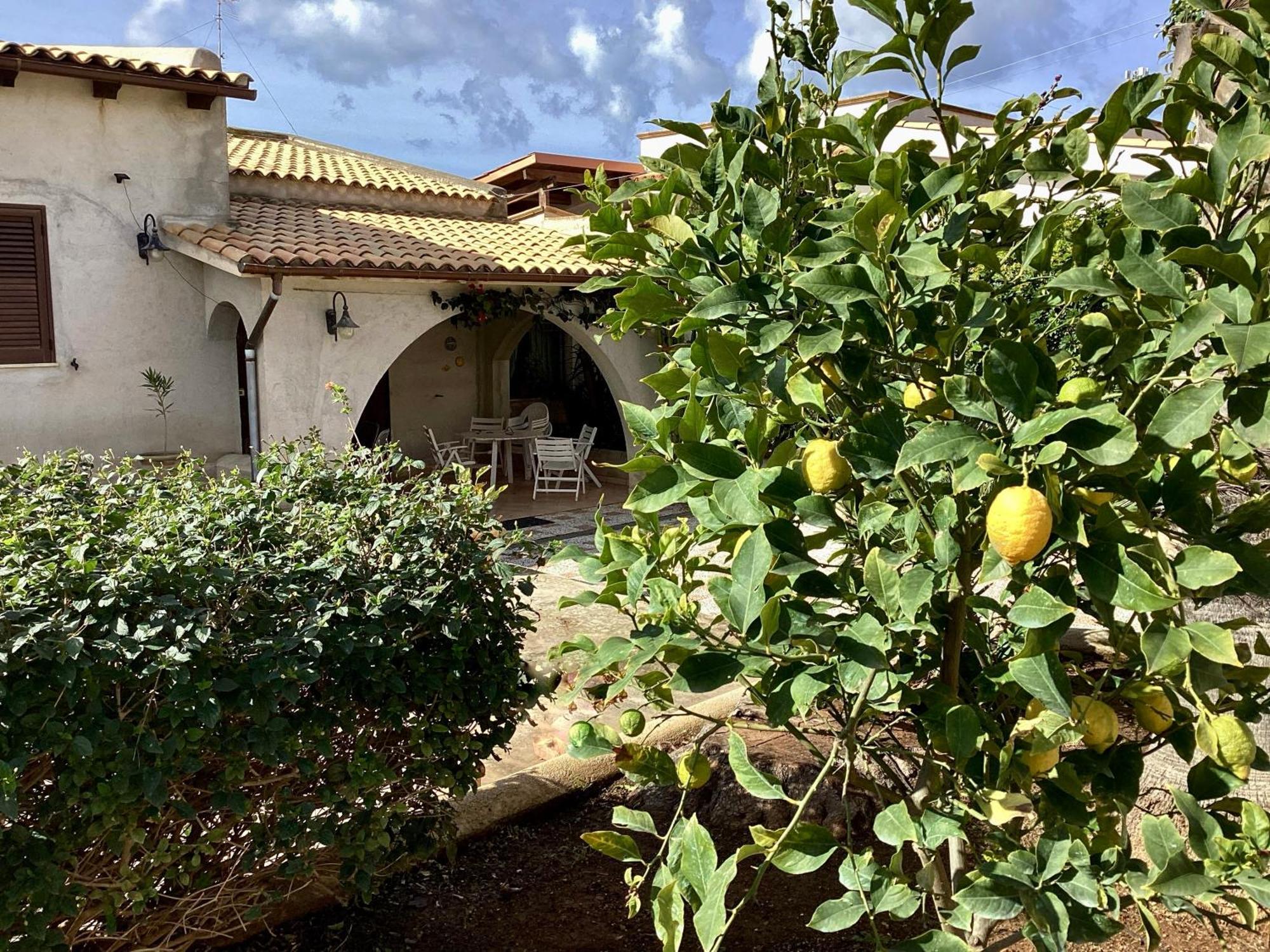 Villa Silvana Мадзара дел Вало Екстериор снимка
